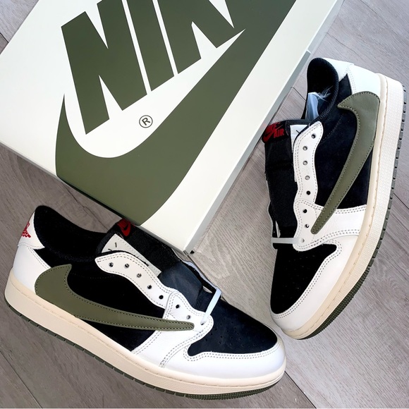 Jordan 1 low Travis Scott “Olive” Size 9.5 M - Picture 3 of 14